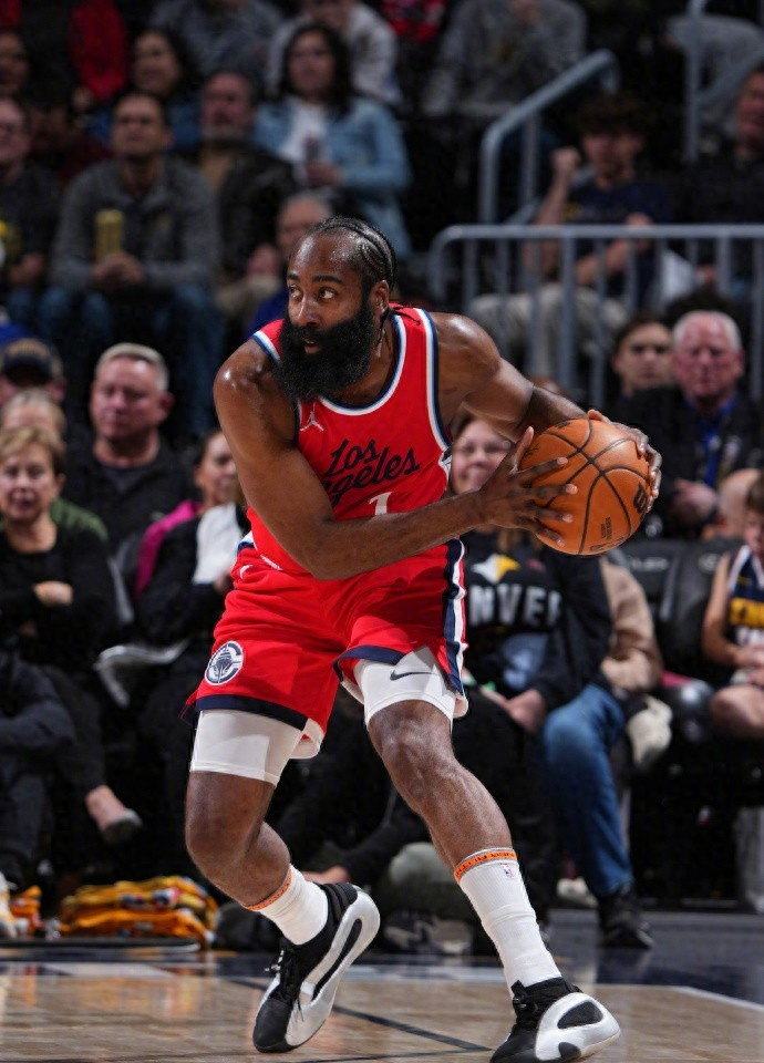 九游电竞 -今晚NBA季后赛传出新动向，尼斯调整名单，管理层表态：目标明确，训练强度明显提升的简单介绍