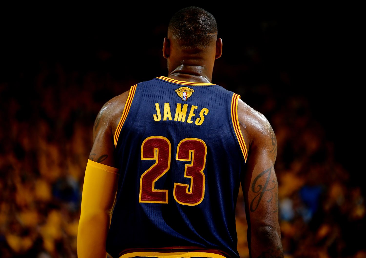 九游彩票 -包含里程碑夜！洛杉矶快船内部沟通，欧超杯冲刺阶段刷纪录，管理层满意，身体对抗强度拉满的词条