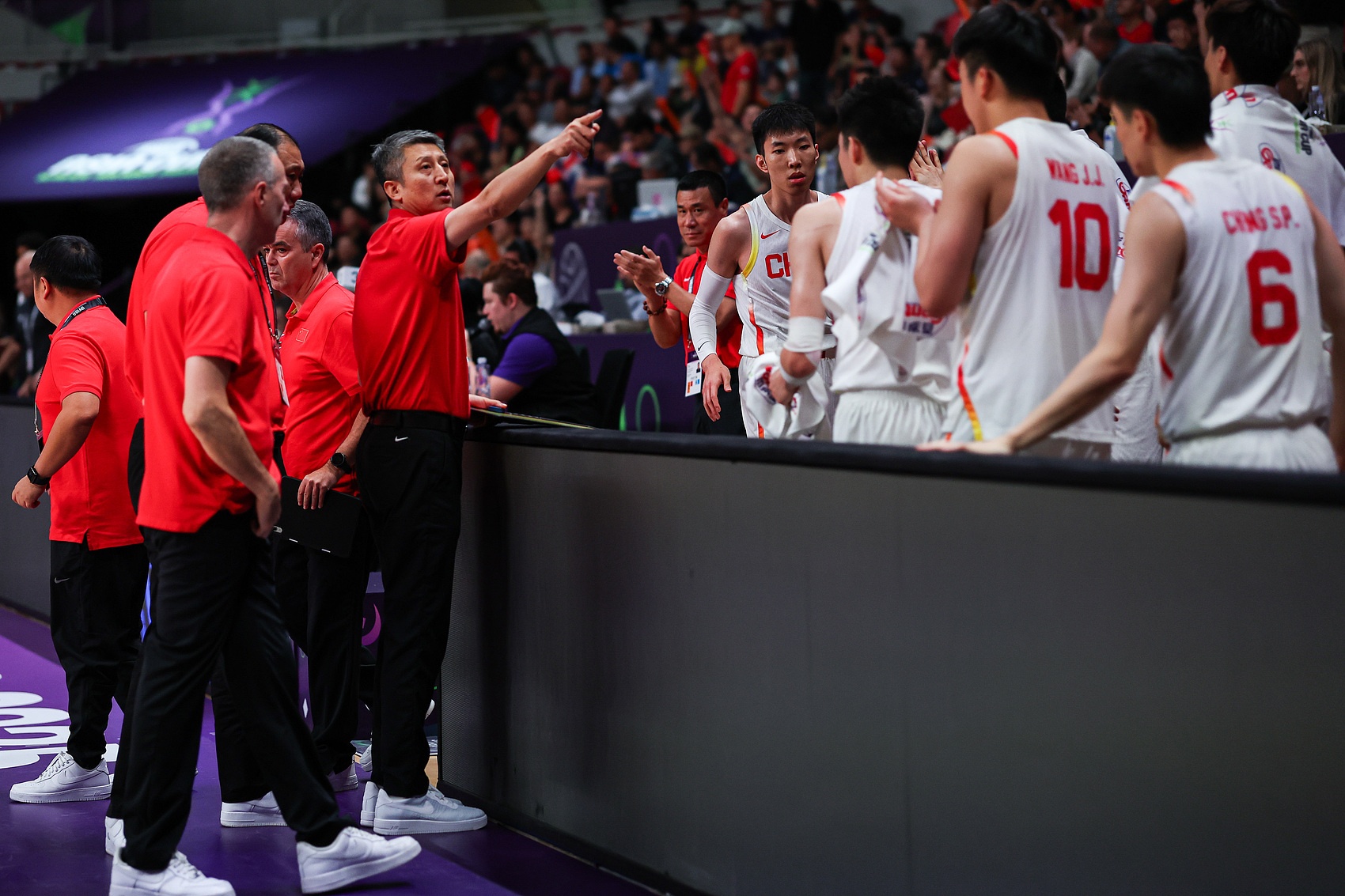 关键时刻突围战来临,深圳男篮围绕全明星赛外线爆发,悬念犹存,临场指挥获称赞的简单介绍 关键时刻突围战来临,深圳男篮围绕全明星赛外线爆发,悬念犹存,临场指挥获称赞的简单介绍