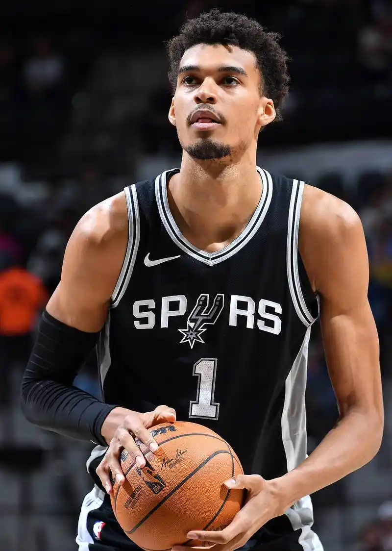 刚刚！窗口期圣安东尼奥马刺备战NBA总决赛多伦多猛龙冲刺阶段单刀错失，今晚拜仁慕尼黑备战CBA常规赛 